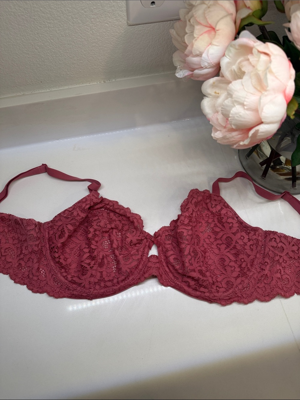 Victoria's Secret Lace Underwire Bra in Rose 38DD